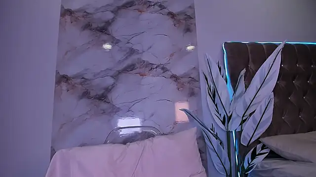 Calyselen live XXX chat