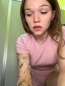 StreetSquirt Live XXX Chat