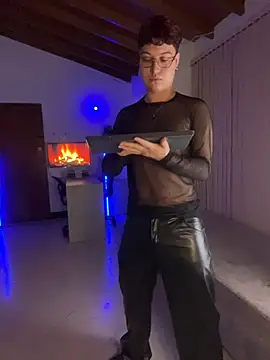 Show modela SamaelGarro_ na web-kameri