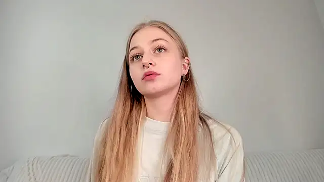 MiaMews élő XXX-chatje