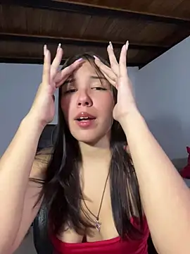 Kitty20205 লাইভ XXX চ্যাট