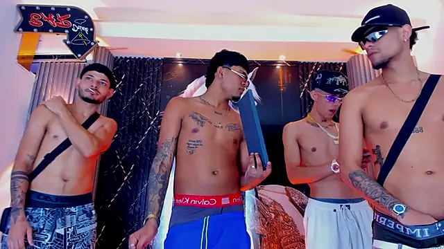 Show modela the_knights_of_the_night_ na web-kameri