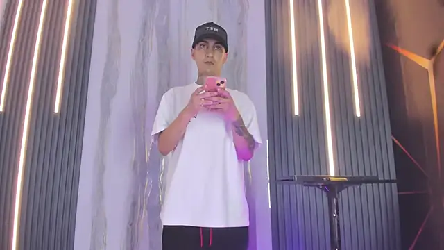 Show modela Angel_xxx na web-kameri