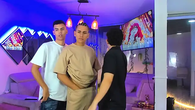 Houseofwarrios live XXX chat