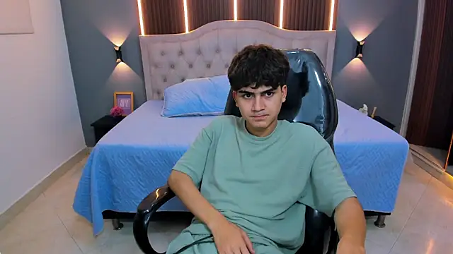 Tommy18__'s Live XXX Chat