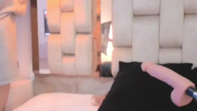 MeelFox Chat XXX in diretta