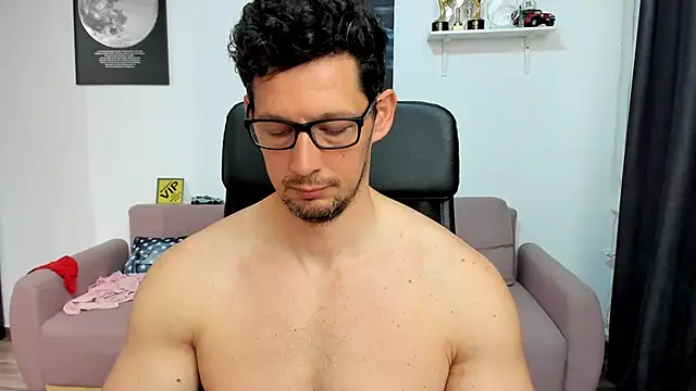 BrutusK08 Adlı Modelin Canlı XXX Sohbeti