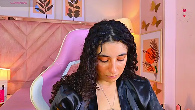 Chat XXX en directo de DemiJones_