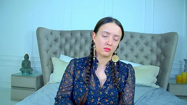 ElinaBellucci's Live XXX Chat