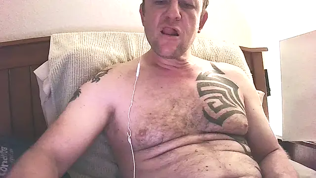 Yournaughty: διαδικτυακό σόου στην κάμερα