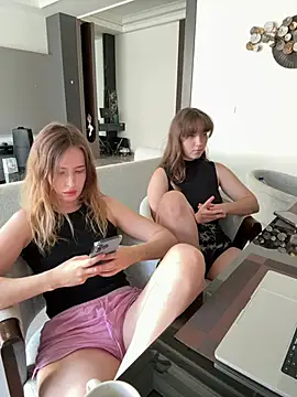 Nura_n_Sarah Chat XXX live