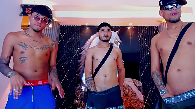 Show modela the_knights_of_the_night_ na web-kameri