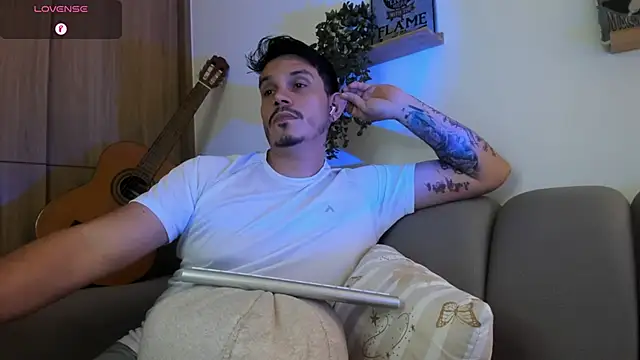 alejandro_stark Adlı Modelin Canlı XXX Sohbeti