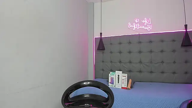 scarletcherry18 Webcam show