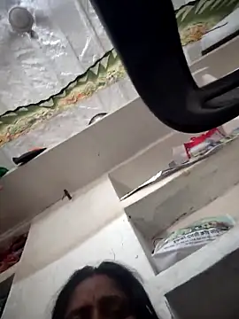 aunty_sumy Adlı Modelin Canlı XXX Sohbeti