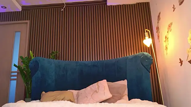 TinyBlair Chat XXX live