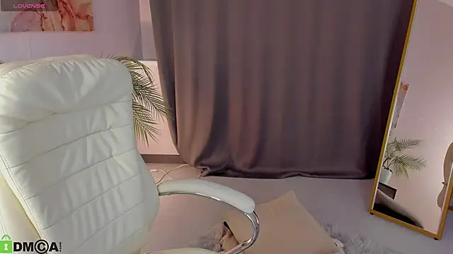 LeticiaRomano Chat XXX live