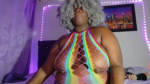 ebony_NeighborMoans élő XXX-chatje