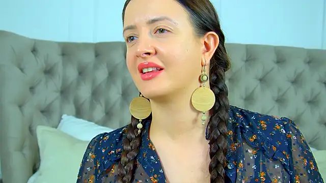 ElinaBellucci Chat XXX in diretta