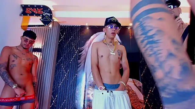 the_knights_of_the_night_: διαδικτυακό σόου στην κάμερα