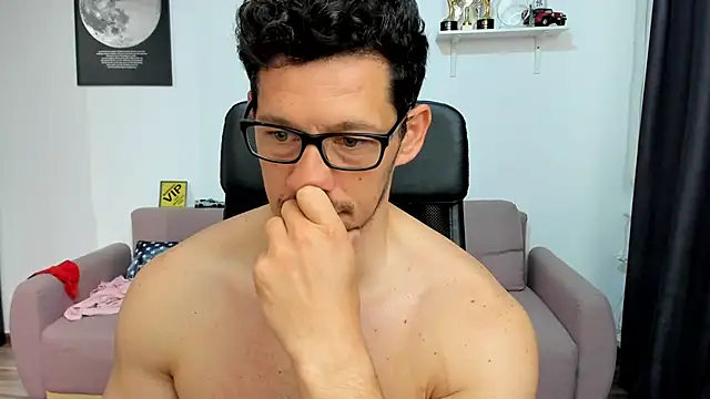 BrutusK08 Webcam show