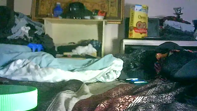 GUAPAN3S3_FIR3: διαδικτυακό σόου στην κάμερα