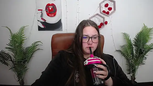 XX_Daniella_XX Adlı Modelin Canlı XXX Sohbeti