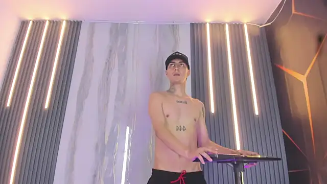 Show modela Angel_xxx na web-kameri