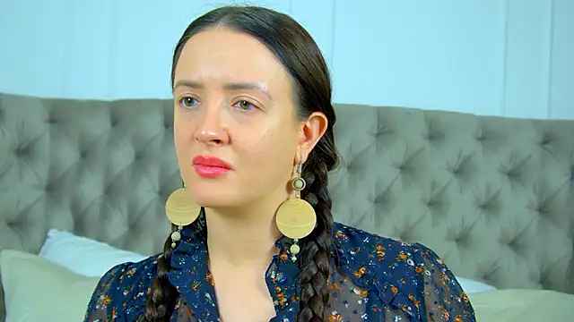 ElinaBellucci's Live XXX Chat