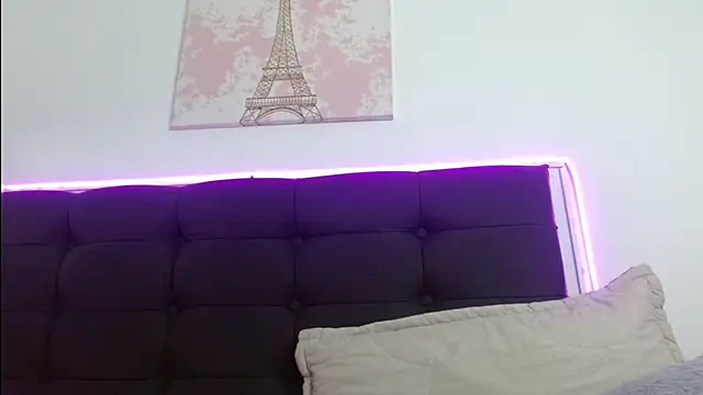 Pertunjukan Kamera Web Alisteresa_