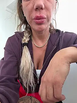 แชท XXX สดของ LoreennAny