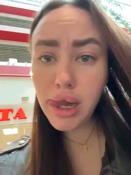 KiraSunshine Adlı Modelin Canlı XXX Sohbeti