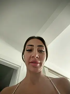 BonyBon29 Adlı Modelin Canlı XXX Sohbeti