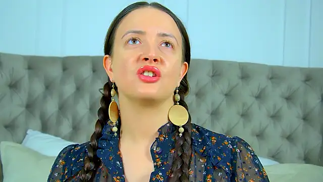 ElinaBellucci's Live XXX Chat