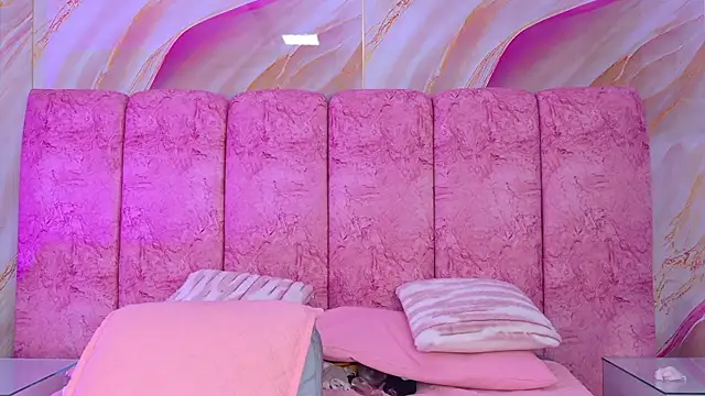 emmacurvy Chat XXX live