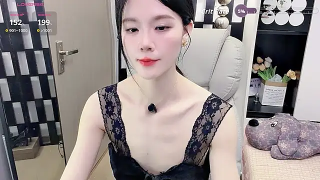 XXX chat uživo modela Yueyue-MM
