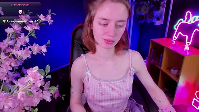 Pretty_Victoria: απευ θείας συνομιλία ΧΧΧ