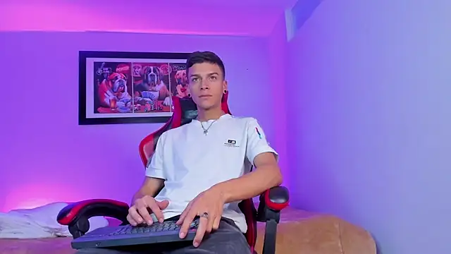 Noahh_Saky Adlı Modelin Web Kamerası Şovu