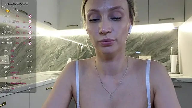 Alice_Wonders' Live XXX Chat