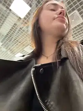 KiraSunshine Chat XXX in diretta