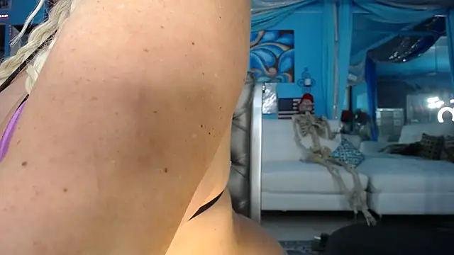 Živý XXX chat ADRIANNA_FOX