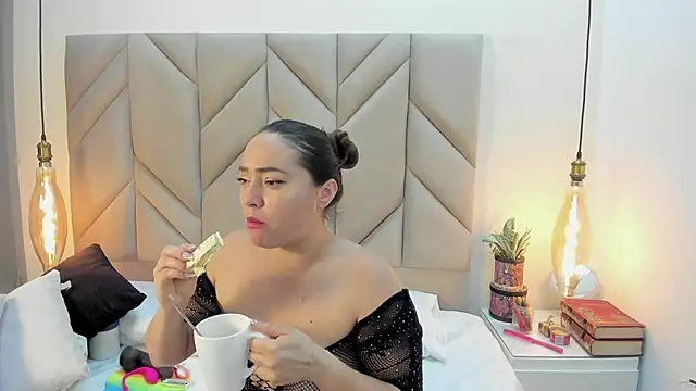 Chat +18 de SabrinaVantress ao vivo