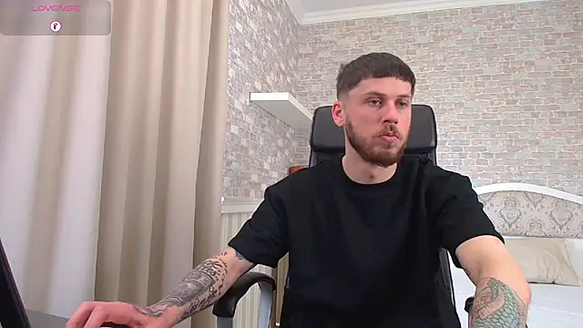 Онлайн чат XXX JonahShaw