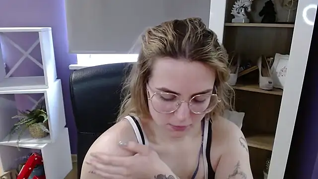 Zoey_Erotic Obrolan Langsung XXX