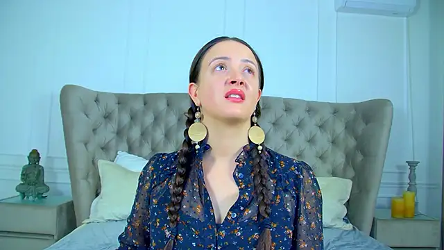 ElinaBellucci's Live XXX Chat