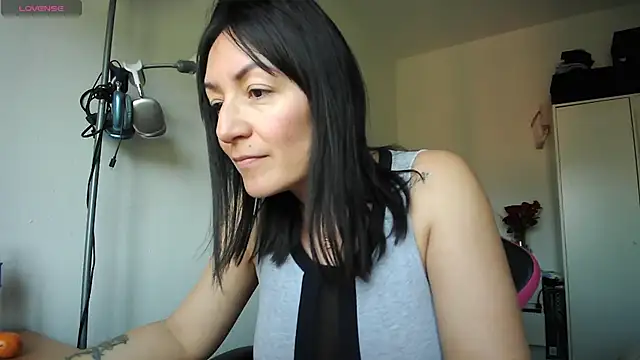 Yulian_Milf Obrolan Langsung XXX