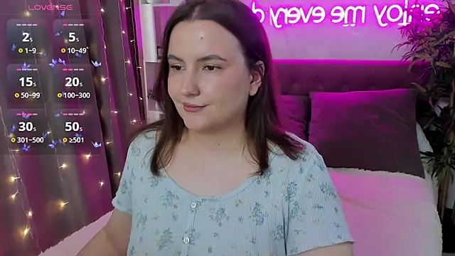 FeralPeach live XXX chat