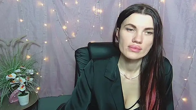 MilaLoona live XXX chat