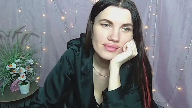 MilaLoona live XXX chat