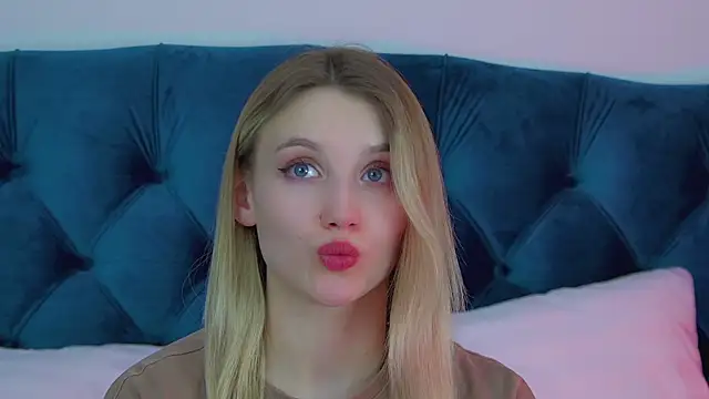 StacyEvances live XXX chat